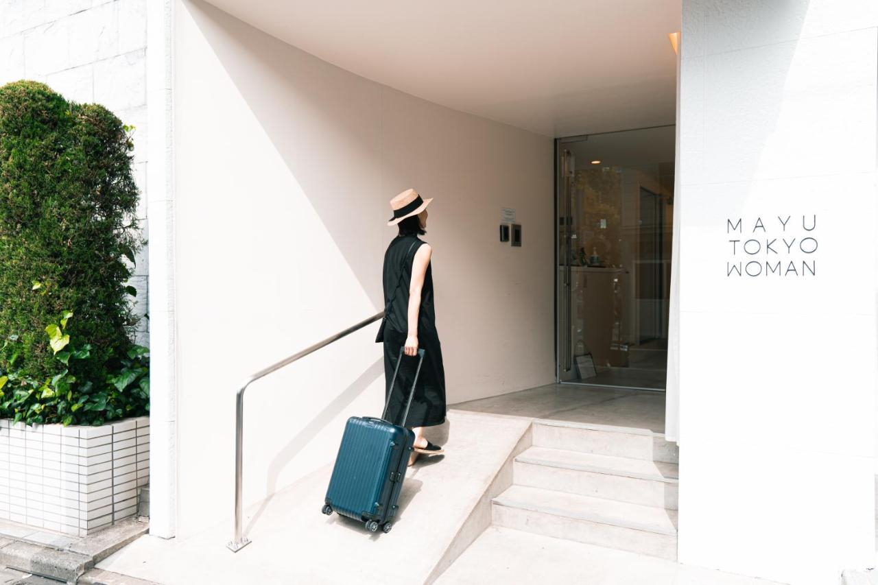 Mayu Tokyo Woman Buitenkant foto