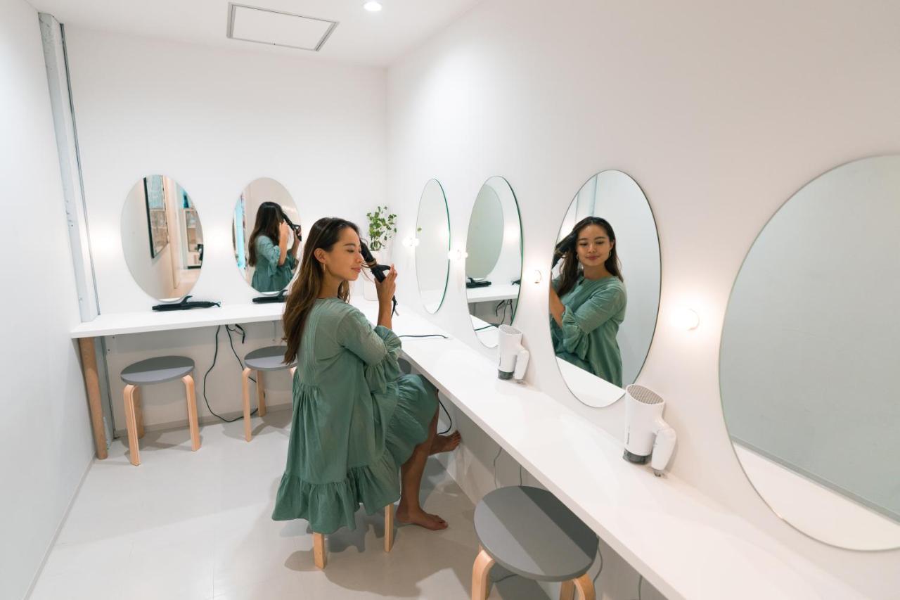 Mayu Tokyo Woman Buitenkant foto