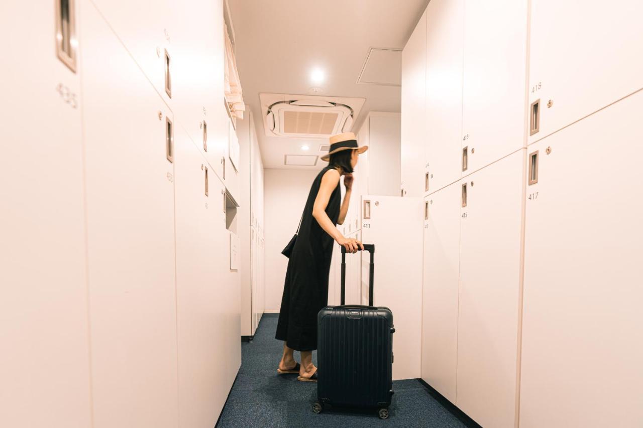 Mayu Tokyo Woman Buitenkant foto